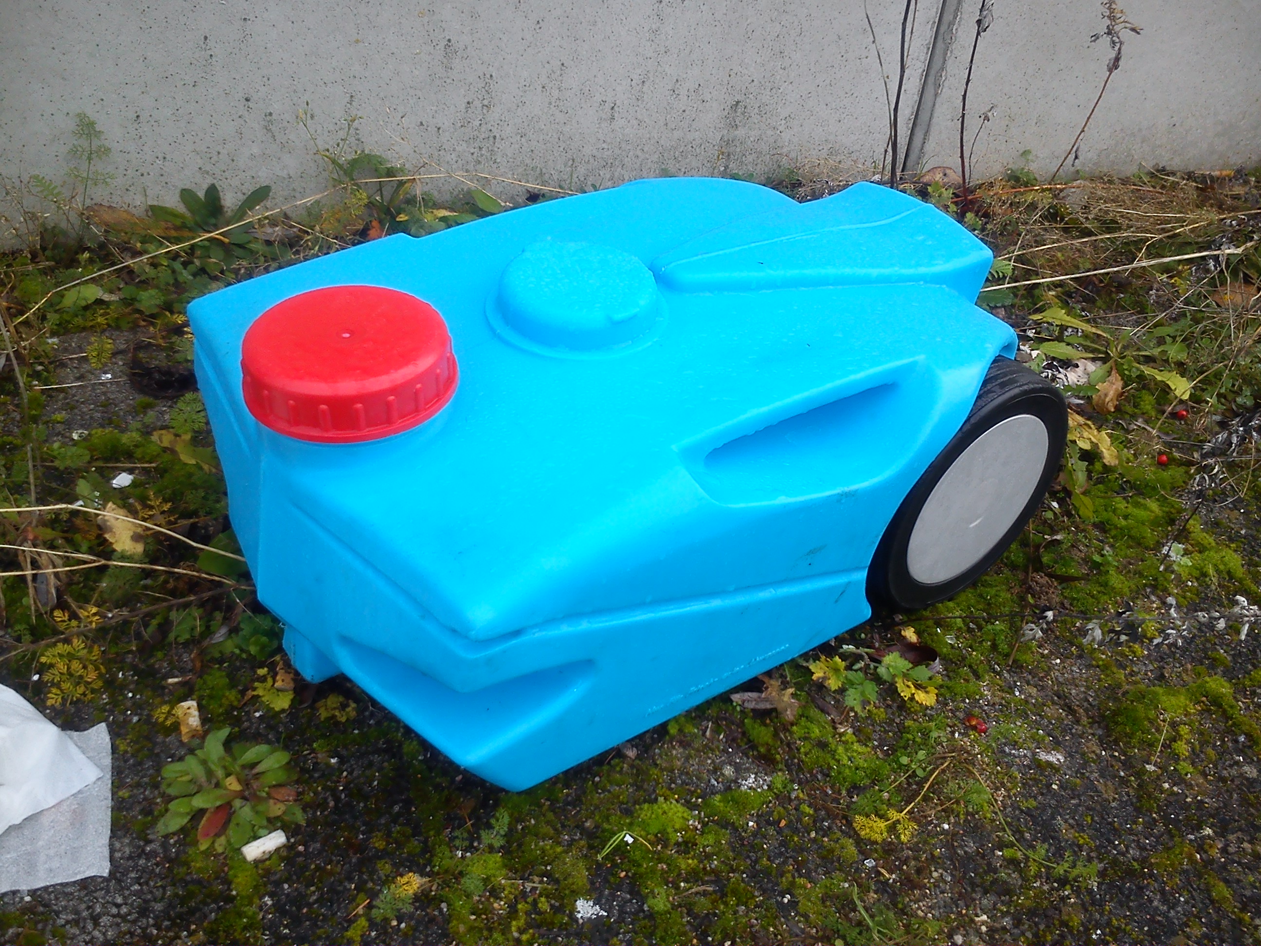 Fundstück: Schmutzwasserbehälter aus einem Wohnmobil.